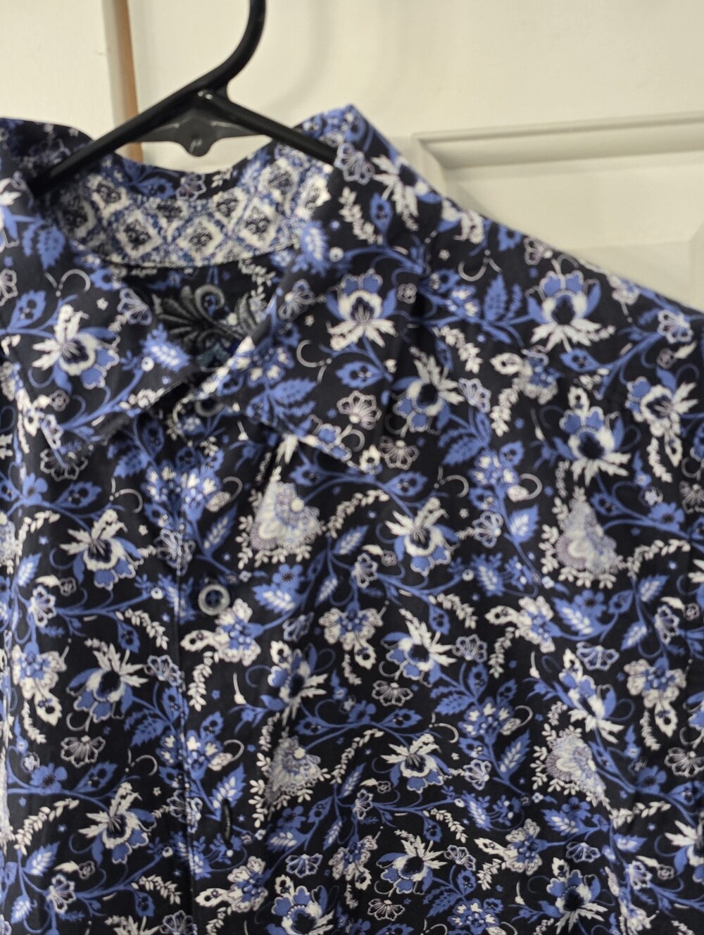 The Robert Graham Blue Floral Classic Fit Small 100% Cotton Dress Shirt - Picture 3 of 10